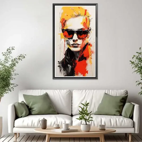 Tableau femme portant des lunettes de soleil et une veste noire