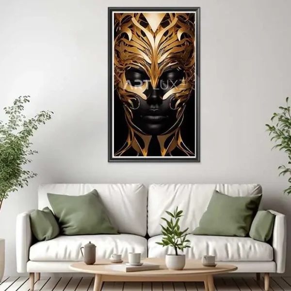 Tableau un visage de femme avec un masque doré dessus