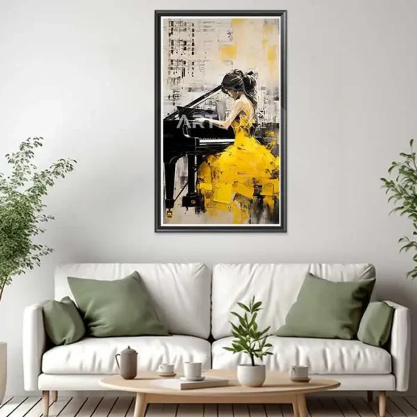 Tableau femme en robe jaune jouant du piano