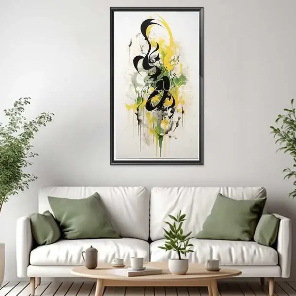 Tableau avec de la peinture jaune et noire sur un mur blanc